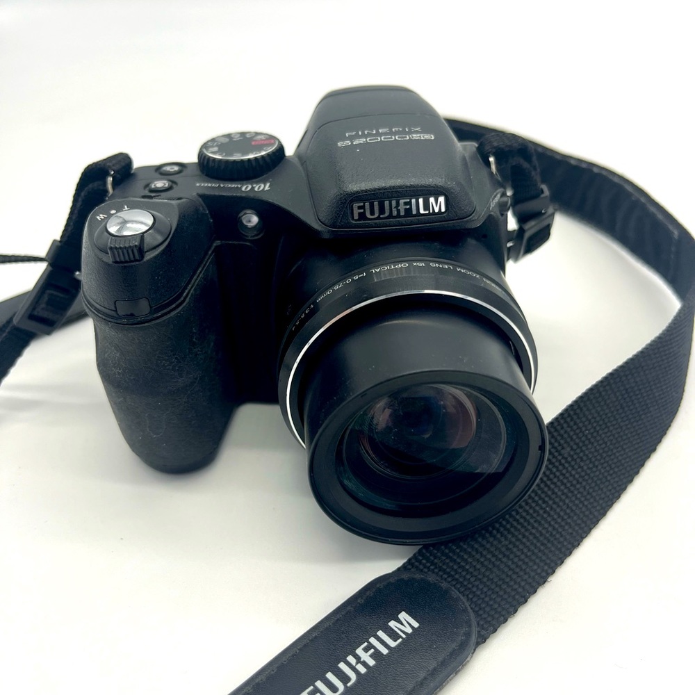 Fujifilm FinePix S2000HD 10 MP Wide Angle Digital Camera